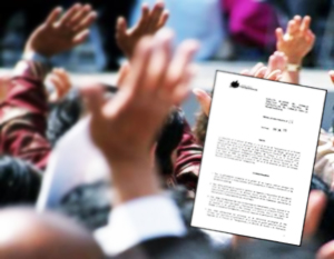 Ley de Transparencia, gente levantando su mano en señal de pedir información